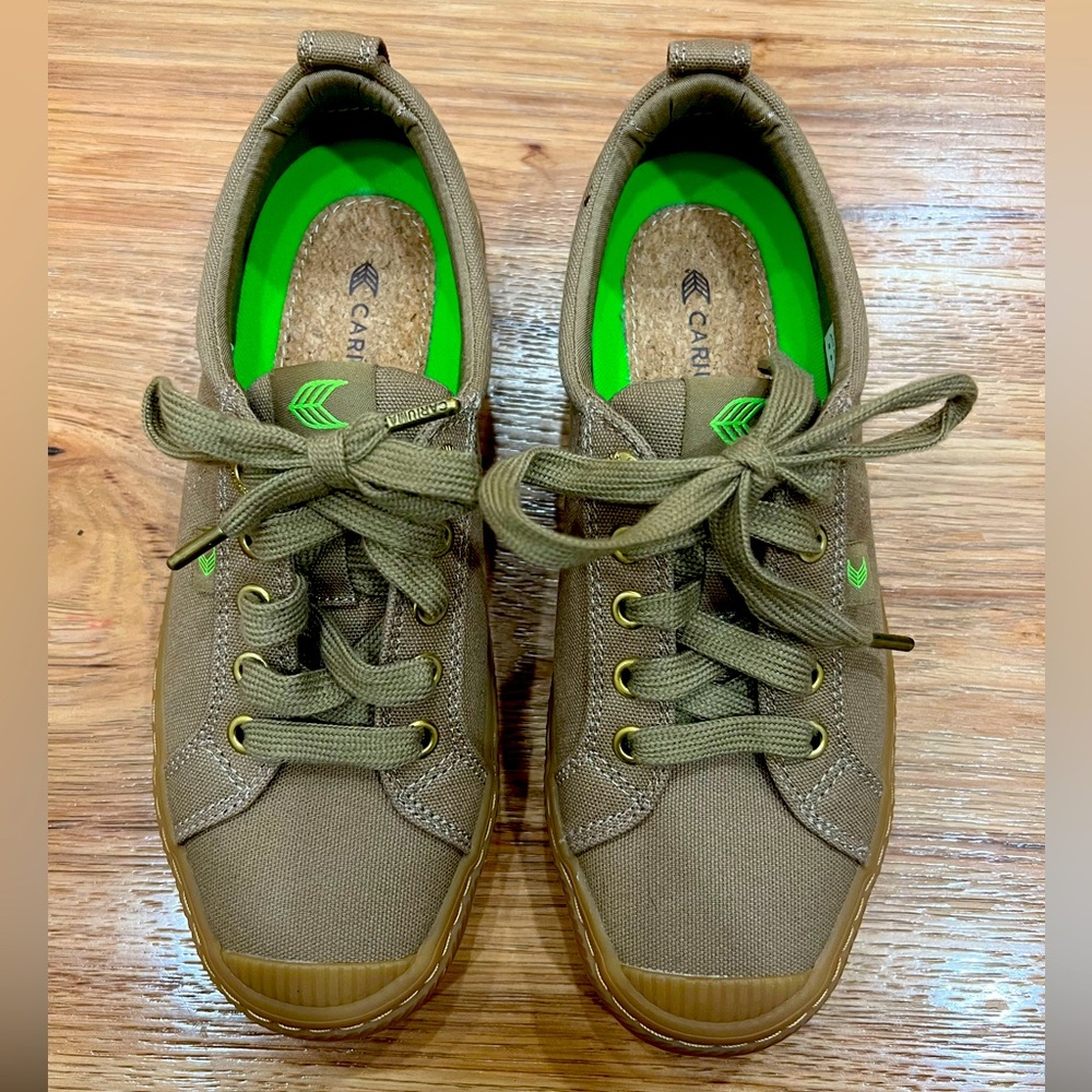 Cariuma Women's Sneakers